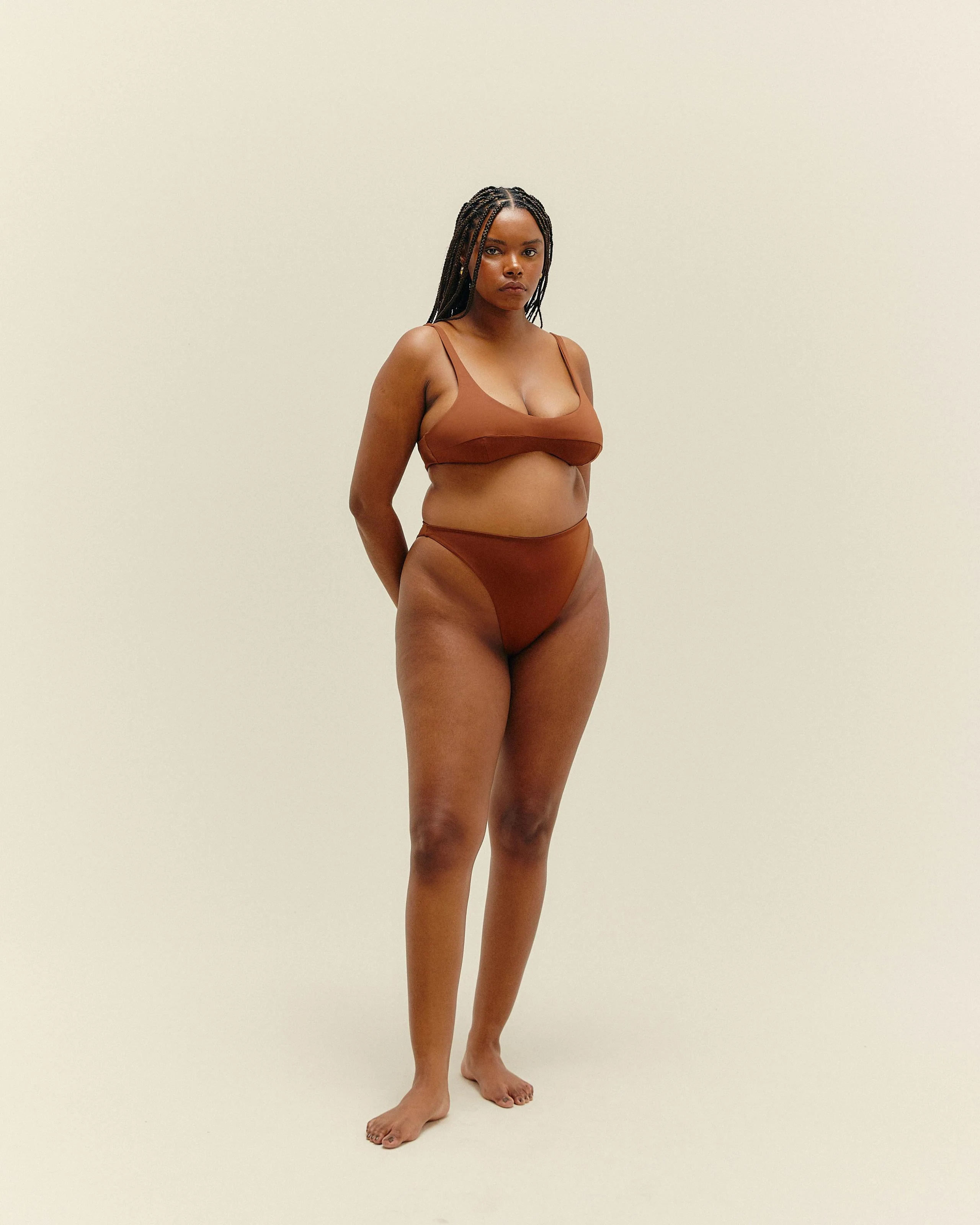 LAURA TOP MID BROWN